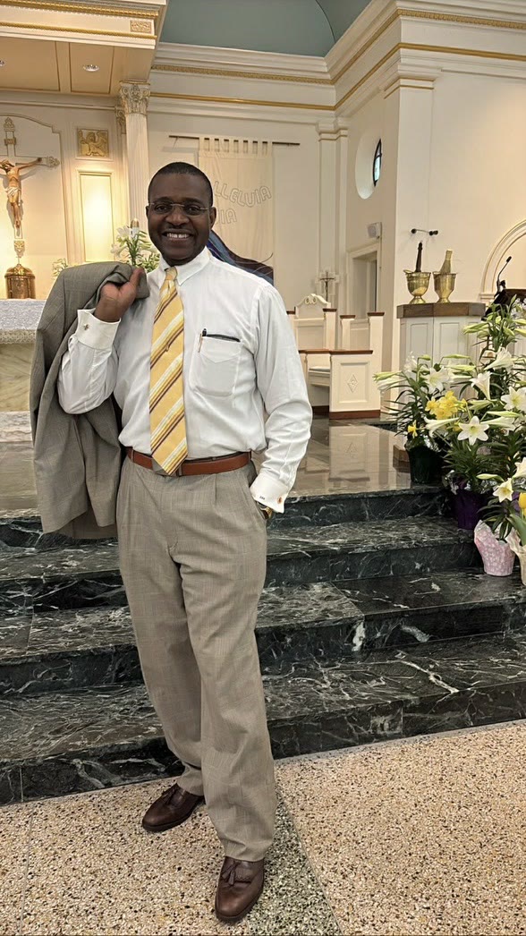 Docteur Kerold on the sanctuary steps after a service